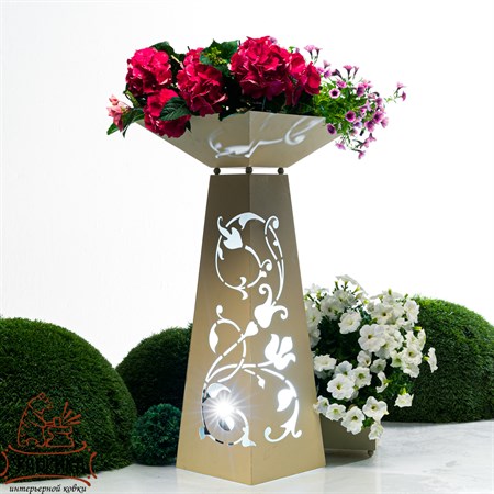 вазон из металла