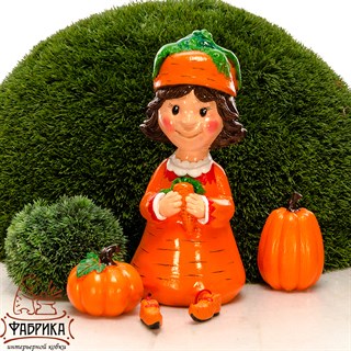 Садовая фигура Гном морковка